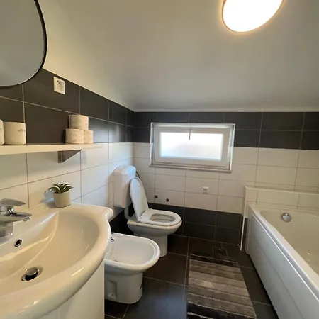 Magnolia Deluxe Zadar-with Free Parking, Garden And Terrace Appartement Zadar